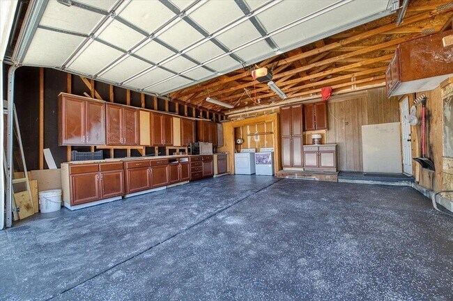 Building Photo - 1340 Rayburn Dr