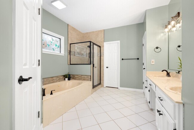 Building Photo - 4905 Springtree Dr