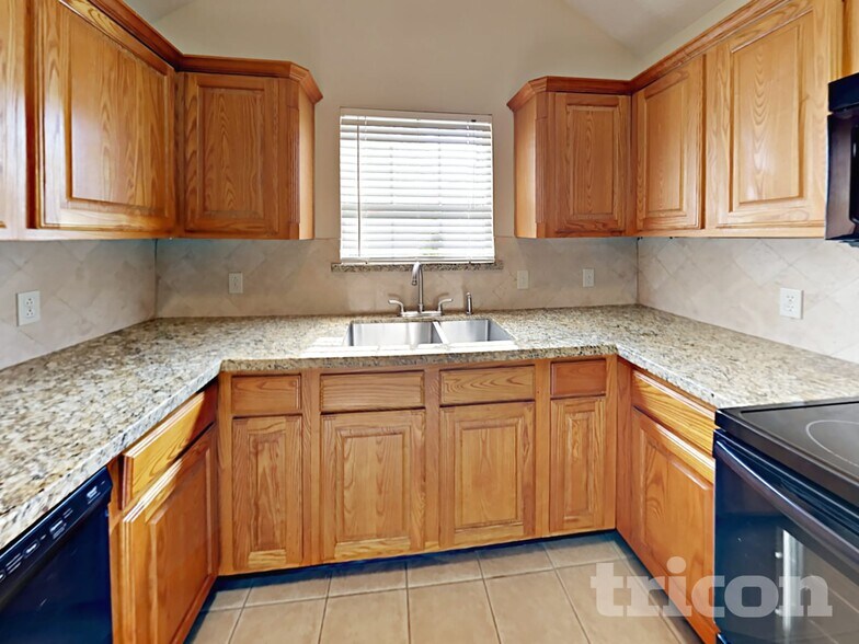 Building Photo - 1414 Ashway St