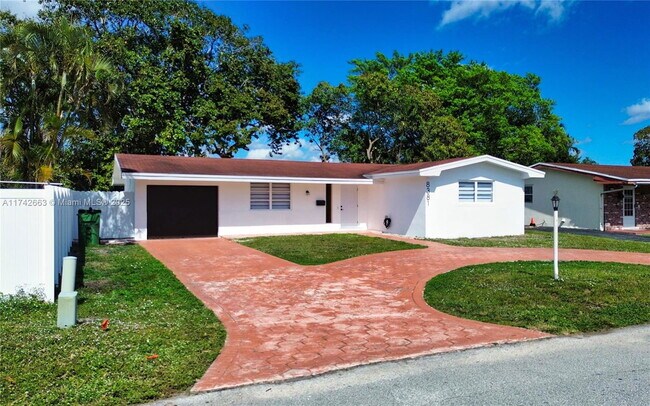 Primary Photo - 8381 NW 11th St