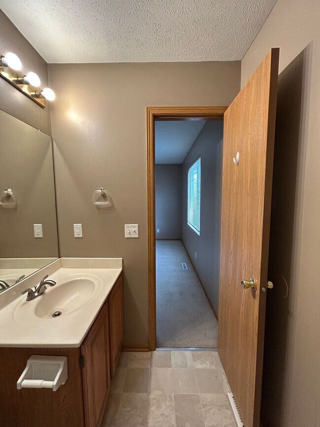 Building Photo - Spacious Millard Living with a Backyard You’ll Love