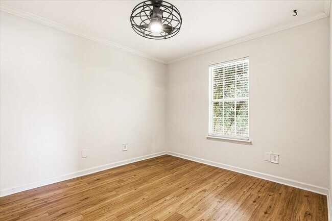 Building Photo - 335 Dreadnaught Ct