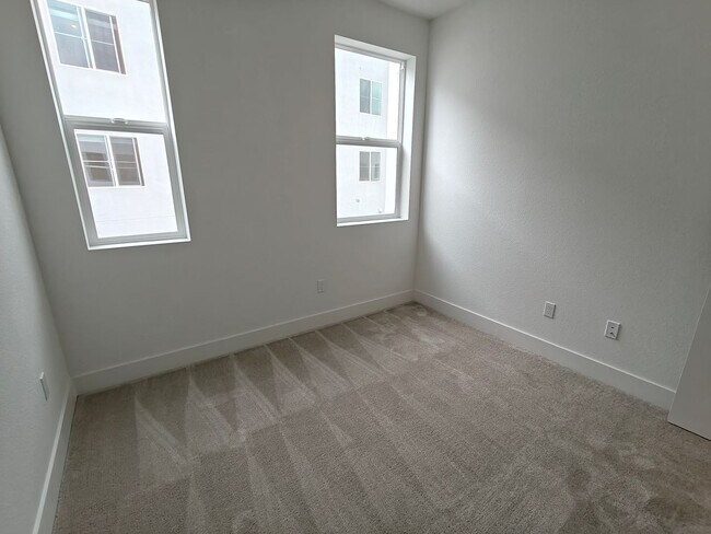 Building Photo - 259 Montague Expy