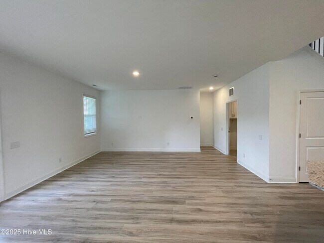 Building Photo - 637 Watauga Ln