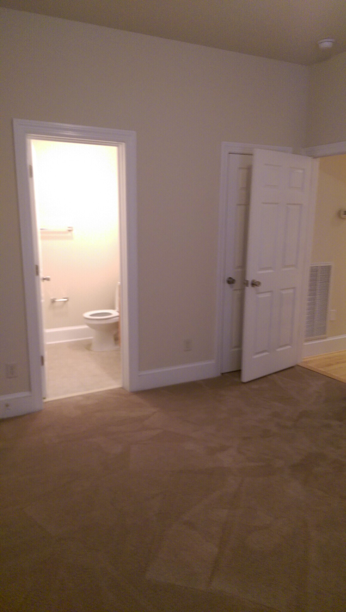 bed - 2123 E Marshall St