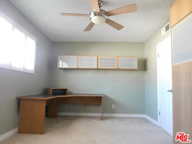 Building Photo - 1711 Grismer Ave