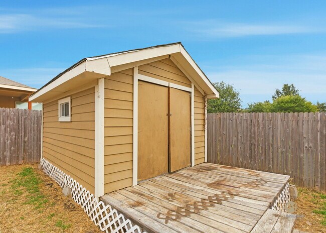 Building Photo - Silver Oaks Beauty | 3 Bed | 2.5 Bath | 1,812 Sq Ft | Corner Lot in 78254