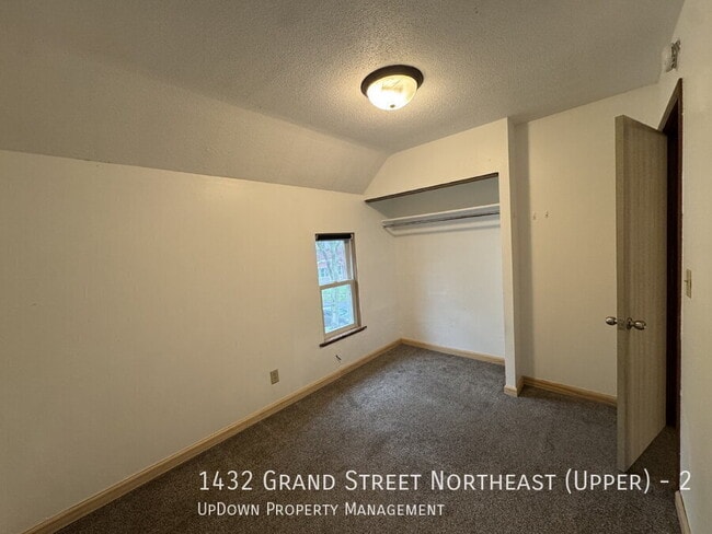 Building Photo - 1432 Grand St NE