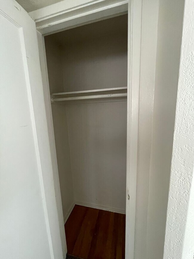 Building Photo - Prime Location! 2-Bed, 1-Bath Apartment with Lake Views and Near Downtown – Move-In Ready!