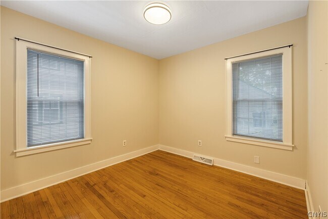 Building Photo - 448 Buckingham Ave