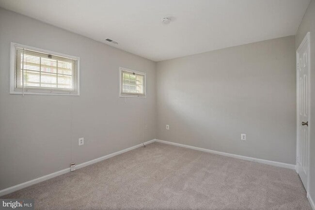 Building Photo - 10500 Grove Ridge Pl