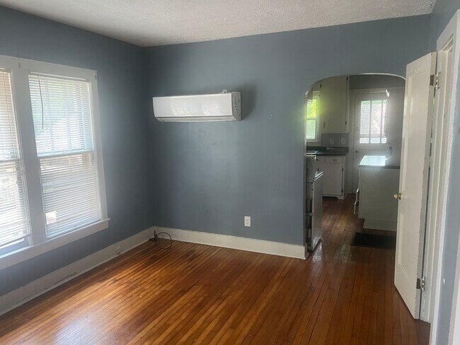 Building Photo - 1625 Catherine Dr