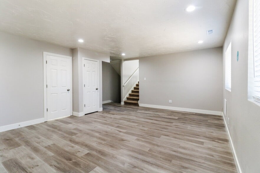Building Photo - 399 W 2325 N