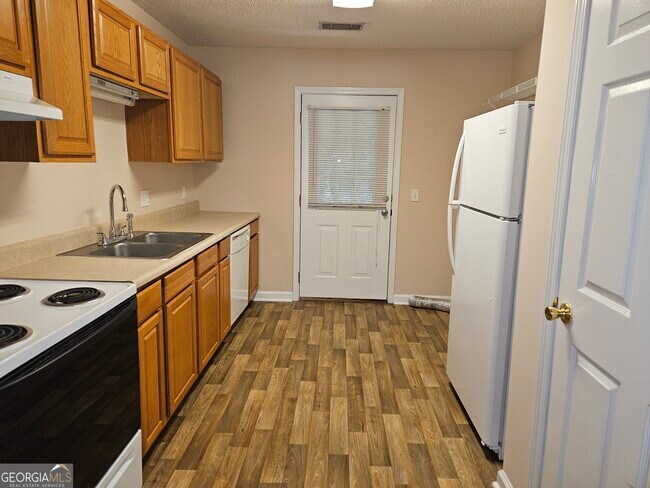 Building Photo - 1210 Beaver Creek Dr