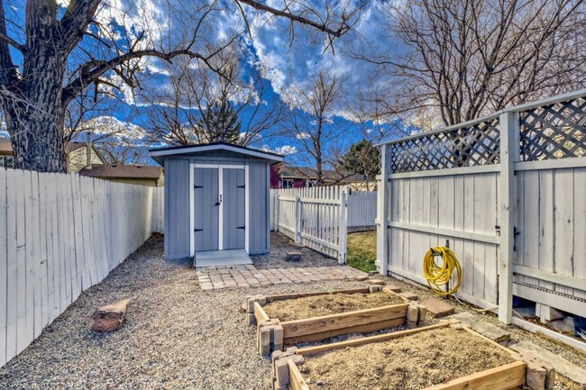 Building Photo - Beautiful Longmont Home with Modern Updates & Spacious Living. Available NOW!