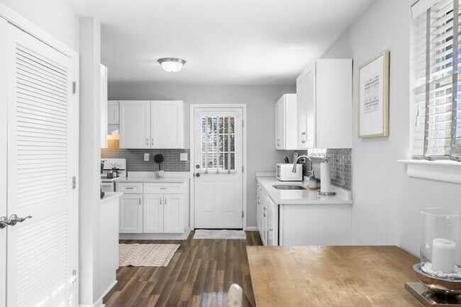 Building Photo - 1122 2nd Ave S