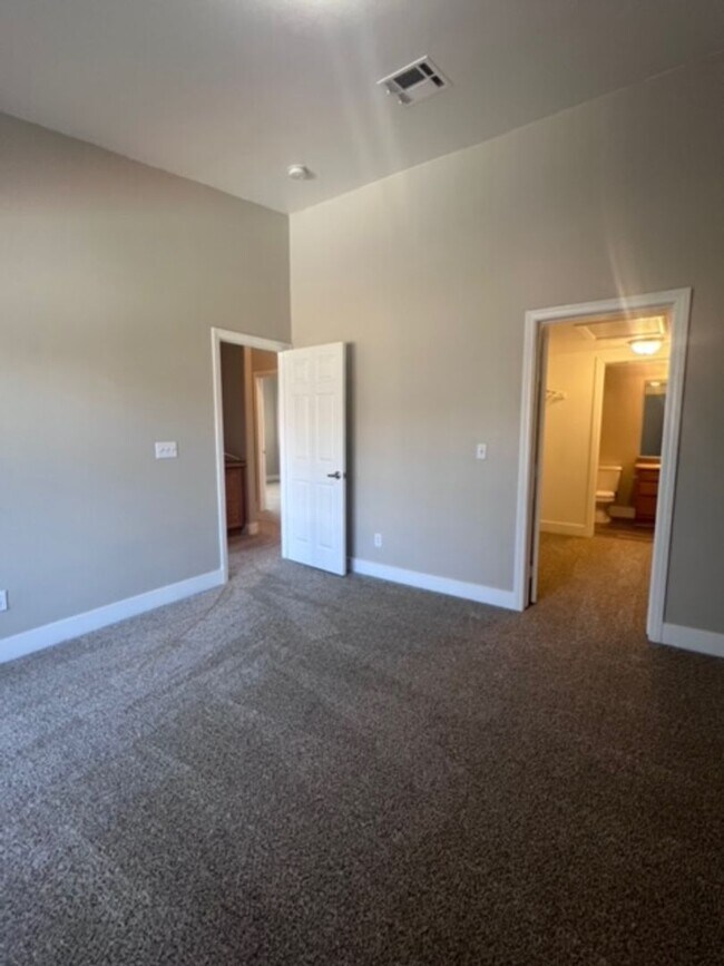 Building Photo - Three bedroom townhouse with 2 car garage