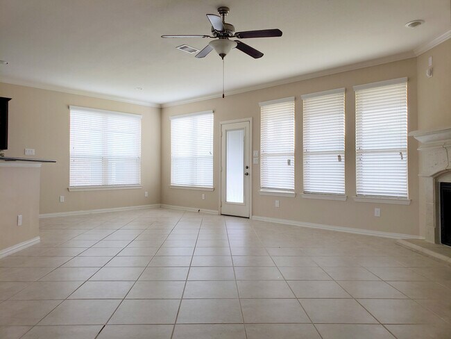 Building Photo - 8818 Cornina Dr