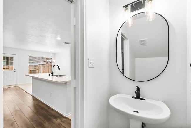 Building Photo - 302 Sentry Maple Pl