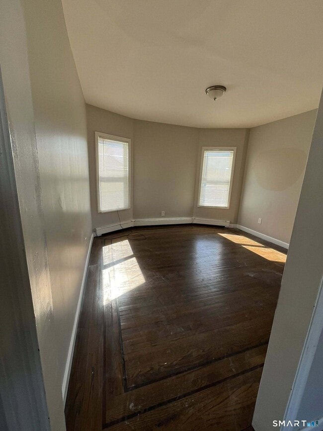 Building Photo - 162 Sheridan St