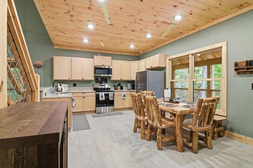 Building Photo - 3045 Jones Creek Ln