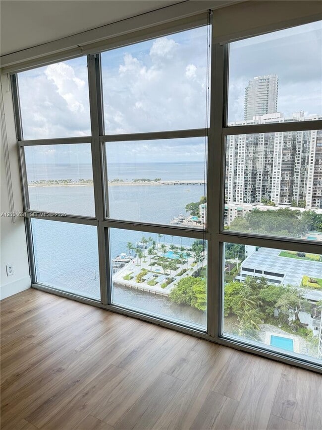 Building Photo - 1925 Brickell Ave