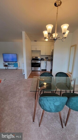 Building Photo - 1501 S George Mason Dr