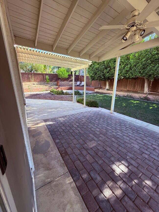 Building Photo - Spacious 5-Bed Family Home w/ 3-Car Garage Near Top Schools in Orange Crest.  One large bedroom a...