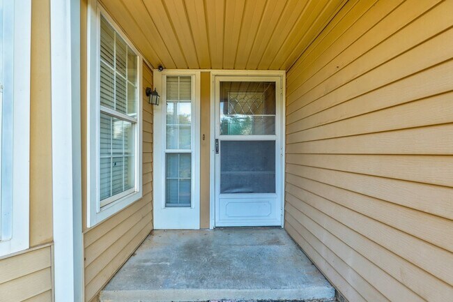 Building Photo - 3 Bed 2 Bath in OKC!