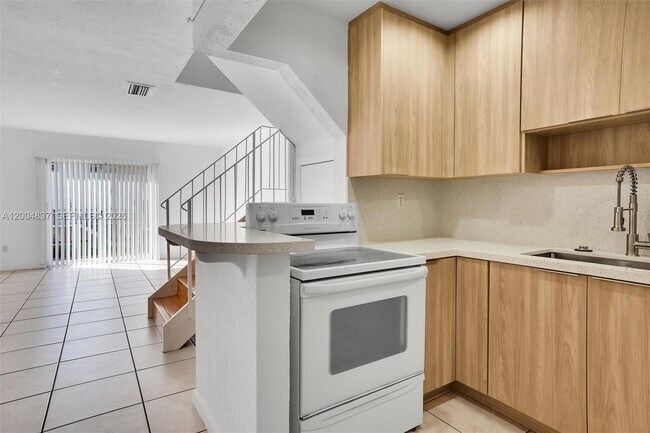 Building Photo - 8650 SW 67th Ave