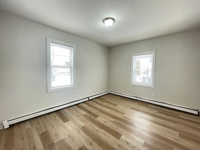 Building Photo - 124 Beech St