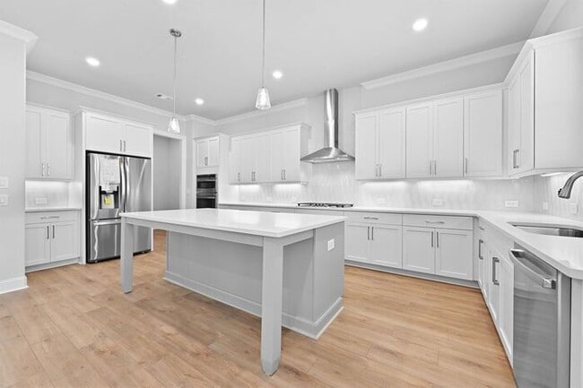 Building Photo - Beautiful 5 bedroom house in Bellmoore Par...