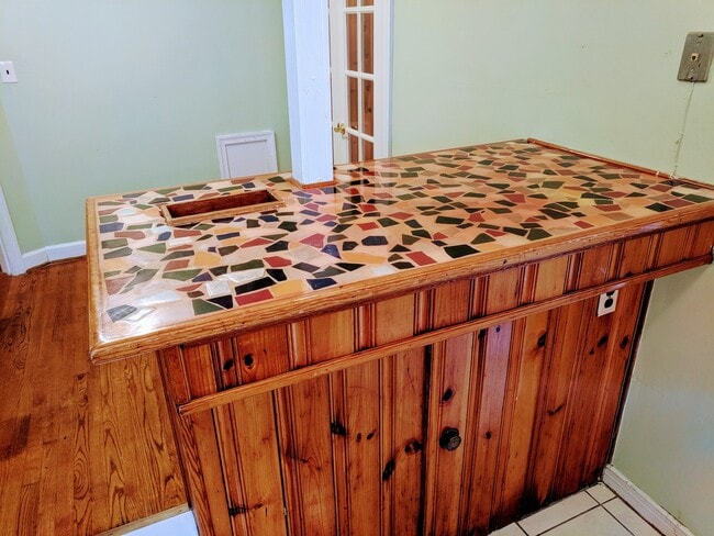 Building Photo - Spacious 3bdrm/2bth Home Located in a Well Established Neighborhood in Richmond's West End  Conve...