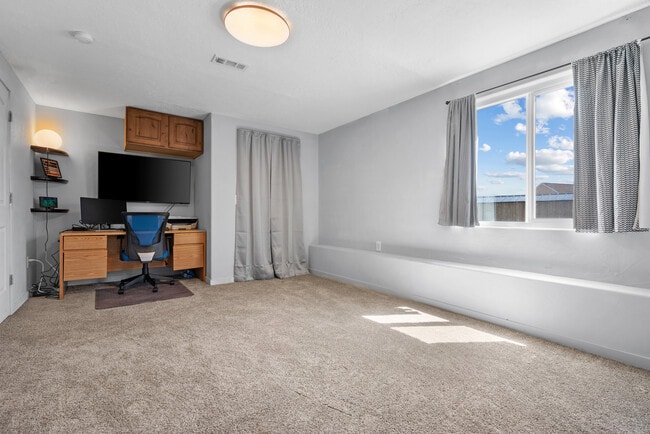 Building Photo - 1396 S Lukas Ln