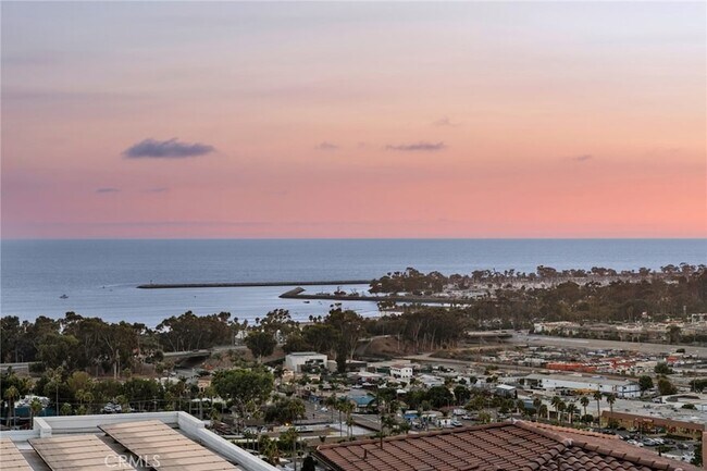 Building Photo - 26304 Paseo Horizonte