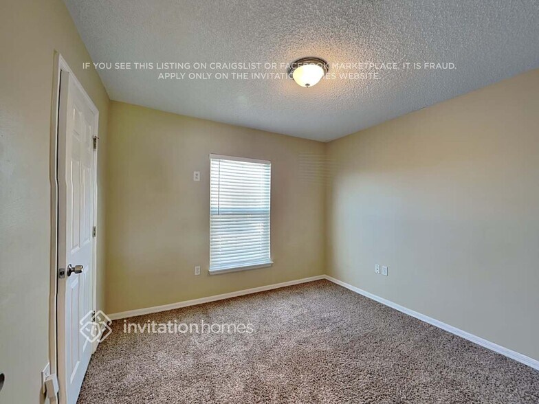 Building Photo - 3876 La Flor Dr