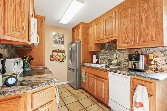 Building Photo - 1000 W MacArthur Blvd