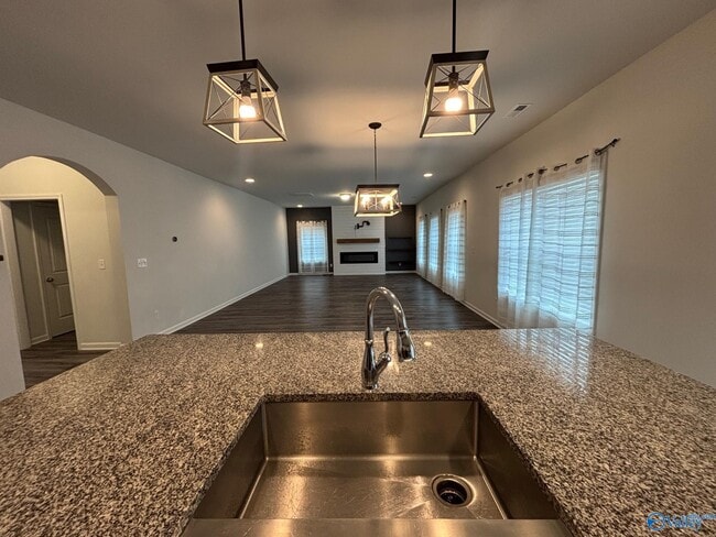 Building Photo - 212 Oracle Cir