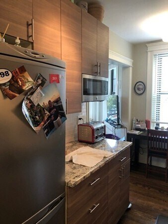 Building Photo - 110 Riverway