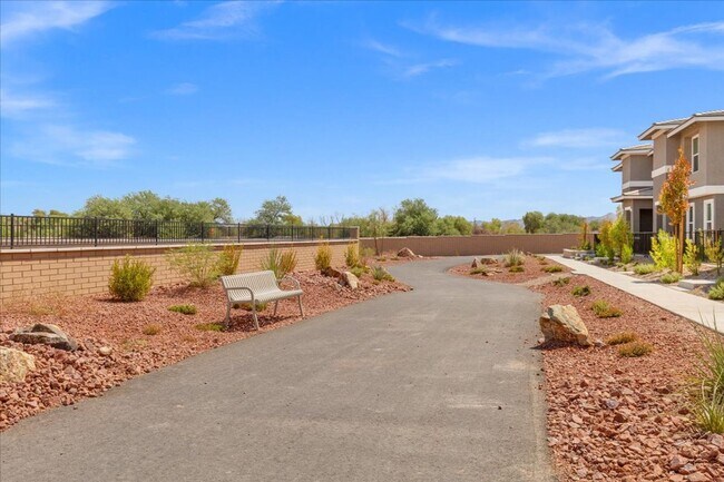 Building Photo - 900 Rosy Starling St