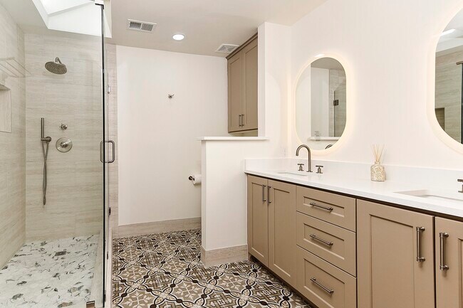 Building Photo - 15 Crinkleroot Ct