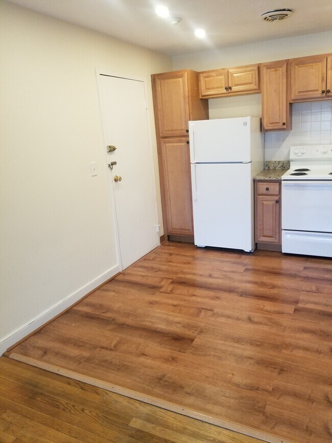 Building Photo - 1033 Massachusetts Ave