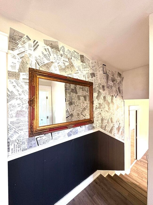 Building Photo - Comfortable Living and Space to Relax!