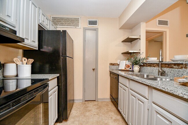 Building Photo - 3500 Tangle Brush Dr