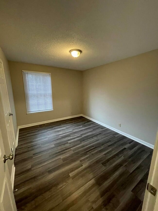 Building Photo - 1005 Peachers Mill Rd