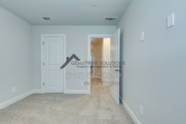 Building Photo - 204 Douglas Bend Rd