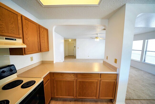 Building Photo - Move-in Ready Home Available in Converse -...