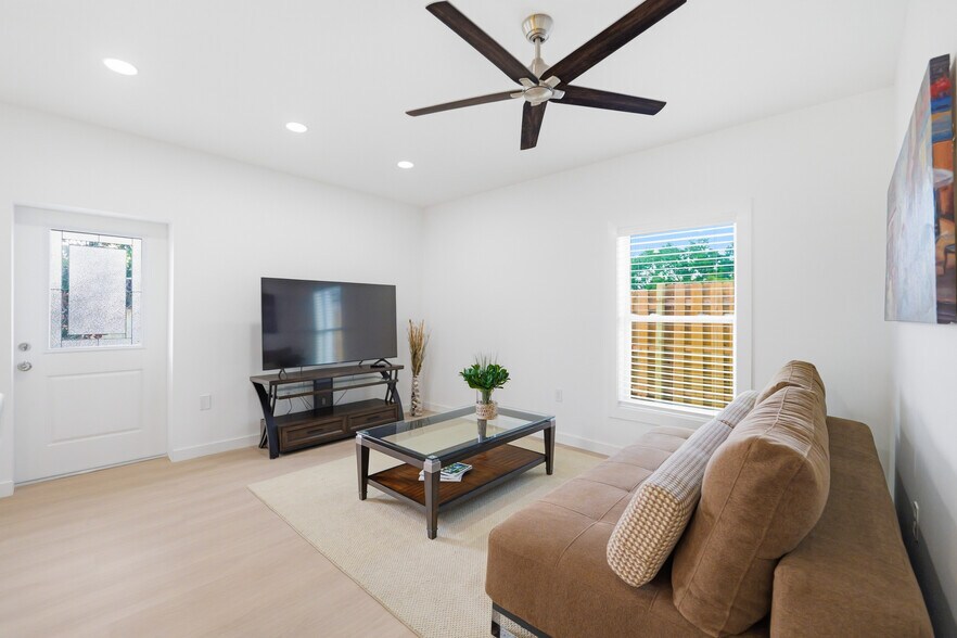 Building Photo - 508 Brandon Ave