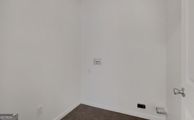 Building Photo - 77 Crescent St