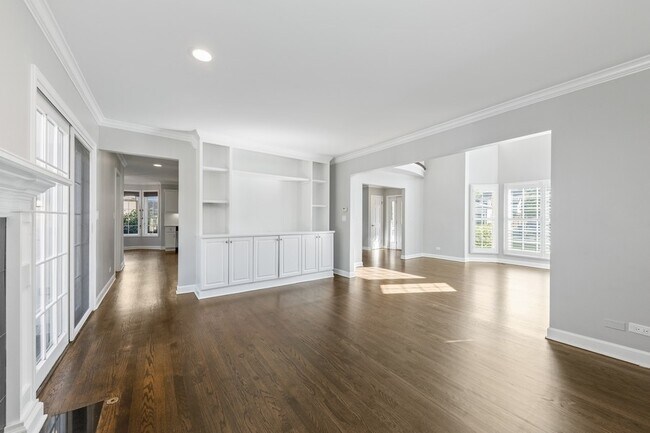 Building Photo - 544 Phillippa St